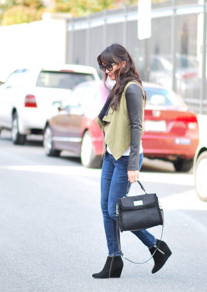 Crepe vest with gray long sleeve t-shirt and black ankle boots