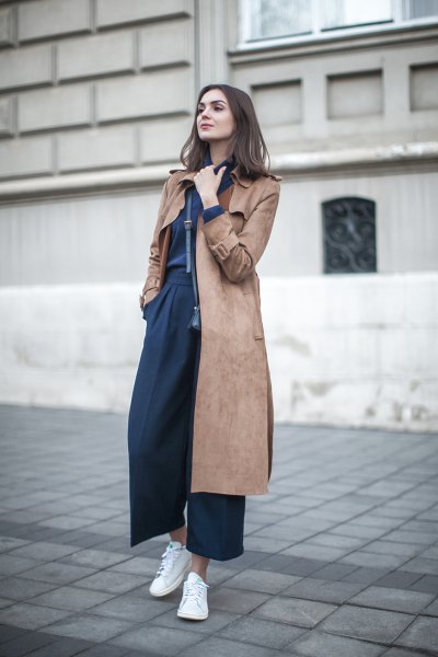 Midi-long grey-brown suede coat with dark blue wide-leg pants
