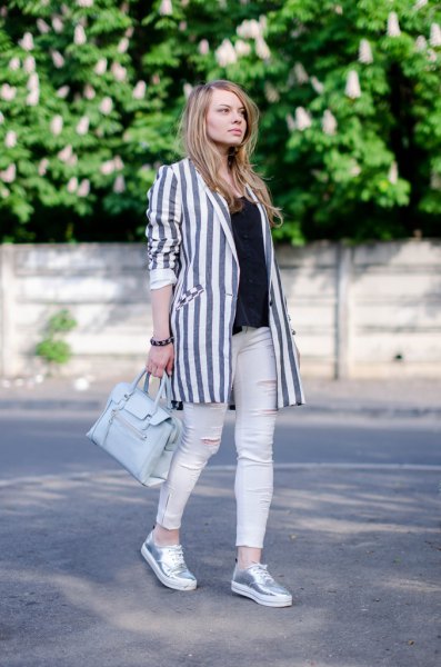 grey-white vertical striped longline blazer with skinny jeans