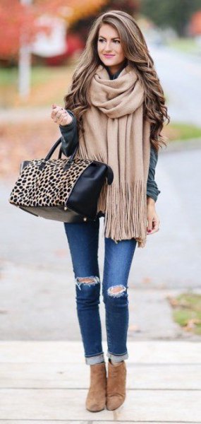 Blush pink fringed scarf worn with gray jacket and cuffed skinny jeans