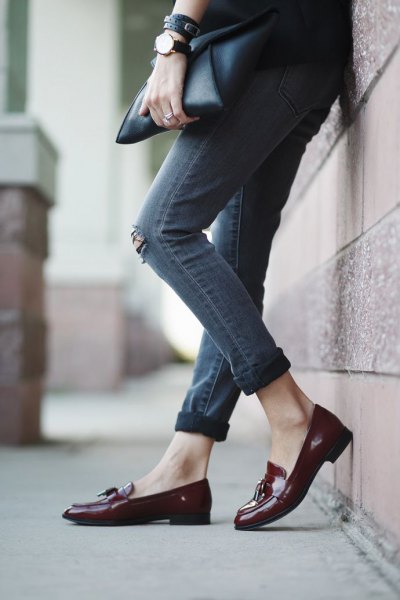 black blazer with gray skinny jeans with cuffs and burgundy slippers