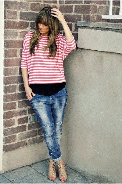 pink and white striped long-sleeved t-shirt with blue-tied jeans
