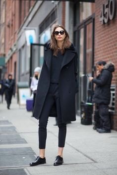 black long wool coat with skinny jeans and suede shoes