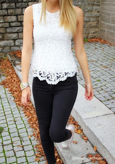 white lace tank top with scalloped hem and black skinny jeans