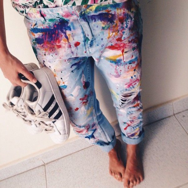 brightly painted boyfriend jeans with cuffs and white sneakers