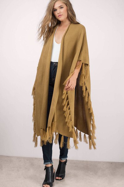 Camel blanket cardigan skinny jeans with open toe boots