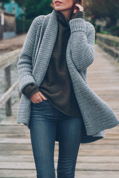 dark gray cowl neck sweater and skinny jeans