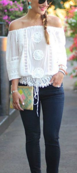 white crochet top top with skinny jeans