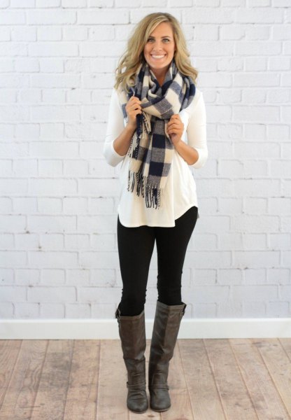 Long-sleeved t-shirt with a gray and white checkered scarf and knee-high boots