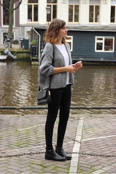 gray cropped cardigan with a round neckline and black skinny jeans