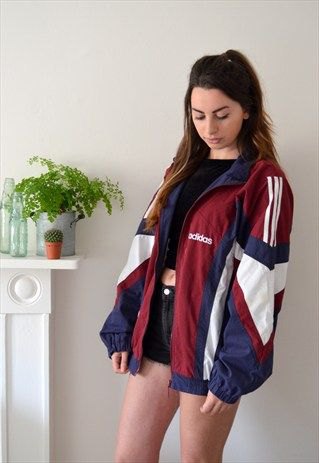 Red, white and dark blue vintage windbreaker with black mini jean shorts