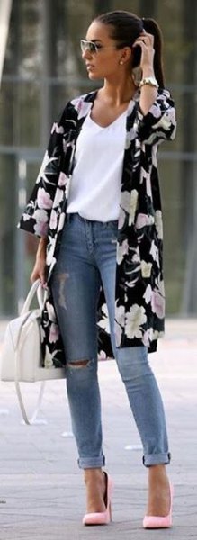 Black and white three-quarter sleeve cardigan and cuffed blue jeans