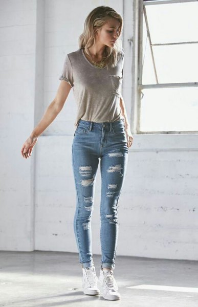 gray t-shirt with blue skinny jeans with cuffs