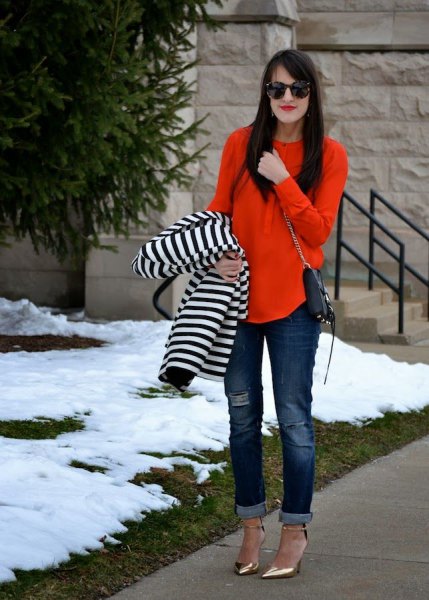 Loose fitting blouse with striped jacket and jeans with cuffs
