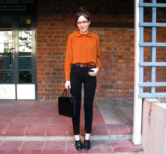 Chiffon blouse with high waist black slim fit jeans