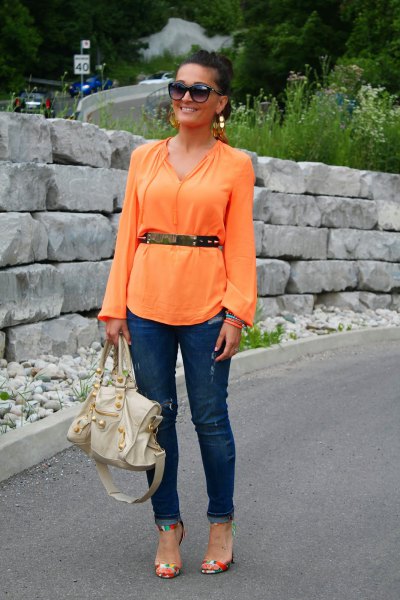 Belted long-sleeved blouse and dark blue slim fit jeans