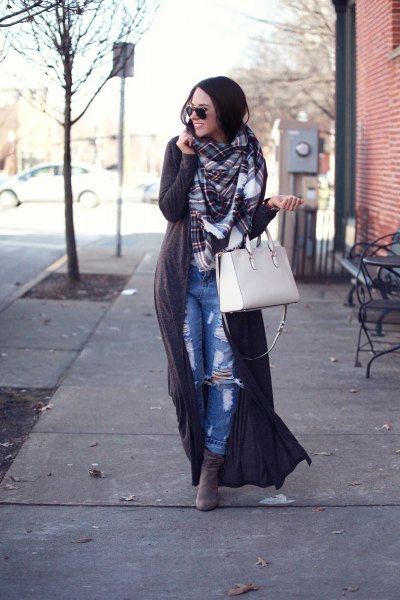 gray maxi sweater with plaid scarf and boyfriend jeans