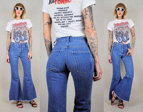 White print t-shirt and high-waisted blue jeans