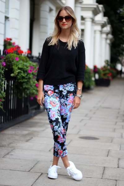 black three-quarter sleeve sweater with blue floral cropped pants and white sneakers