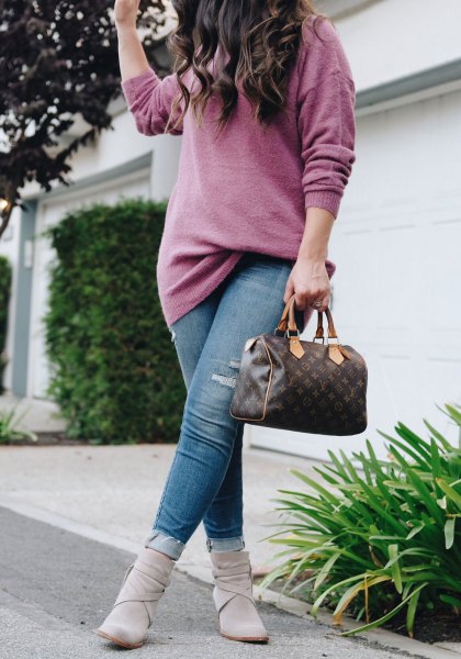 gray chunky knit sweater with blue jeans and ankle boots