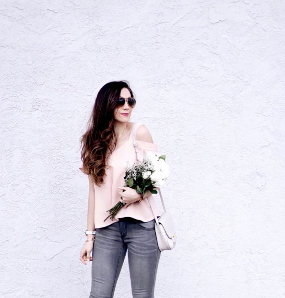 Light pink top with gray skinny jeans and rose gold kitten heels