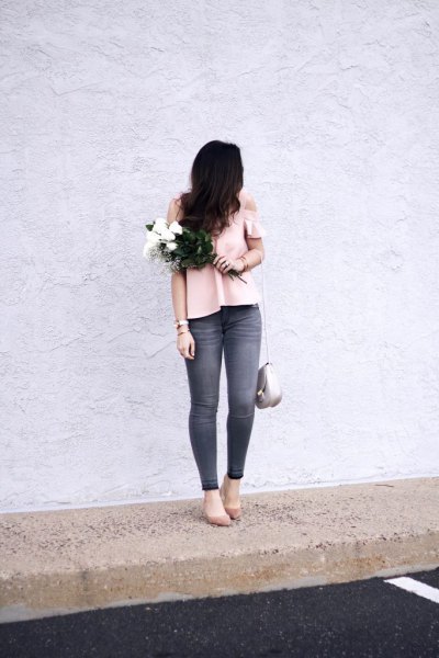 Light pink cold shoulder top and gray skinny jeans