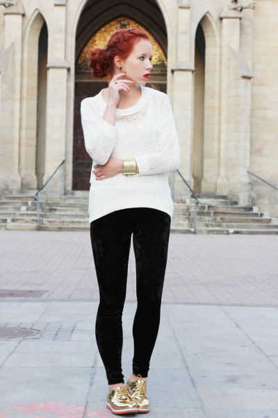 white knit sweater with black super skinny jeans