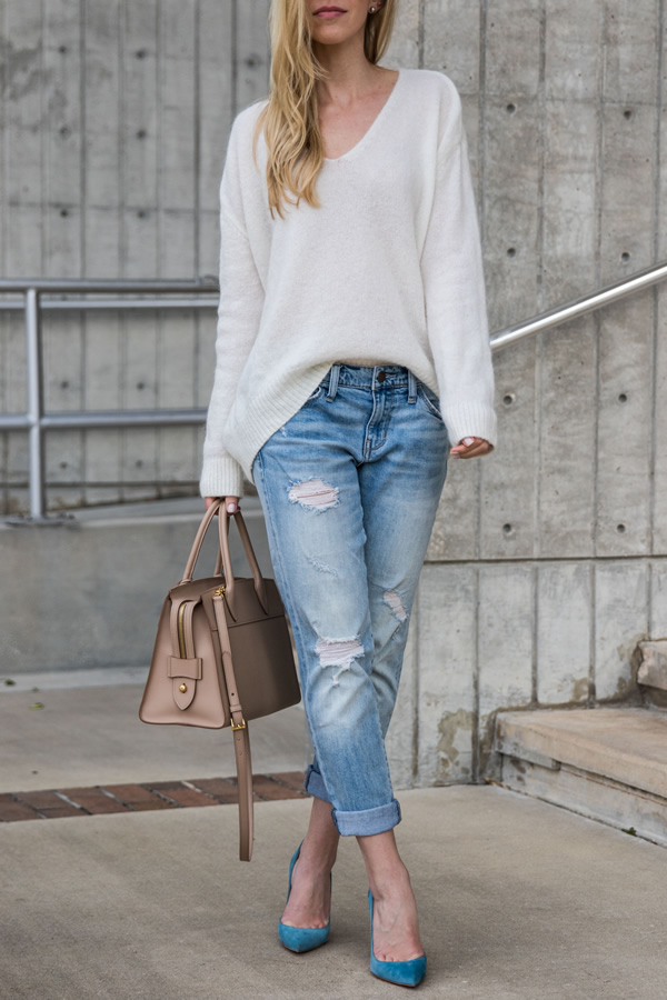 comfortable sweater boyfriend jeans outfit