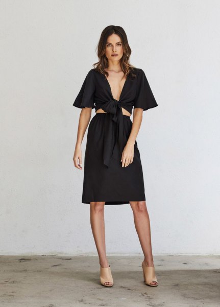 Cropped, knee-length skirt with a black wrap bodice