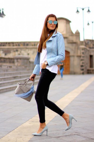 light blue blazer with white t-shirt and black skinny jeans