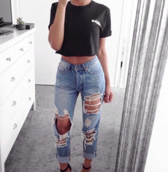 Black Cropped T-Shirt With Destroyed Mom Jeans