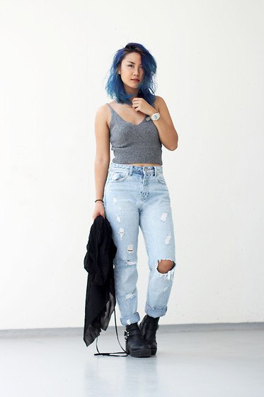 gray tank top with light blue mom jeans and leather boots