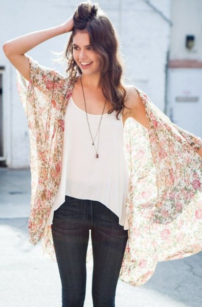 Blush pink short-sleeved sheer chiffon cardigan paired with dark blue skinny jeans