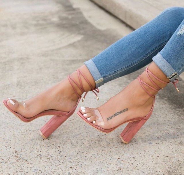 blue skinny jeans with cuffs and pink strappy open toe sandals