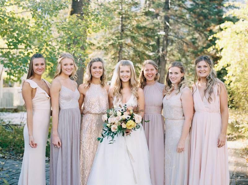 Cool fall wedding in McCall |  McCall Real Wedding |  Mismatching.