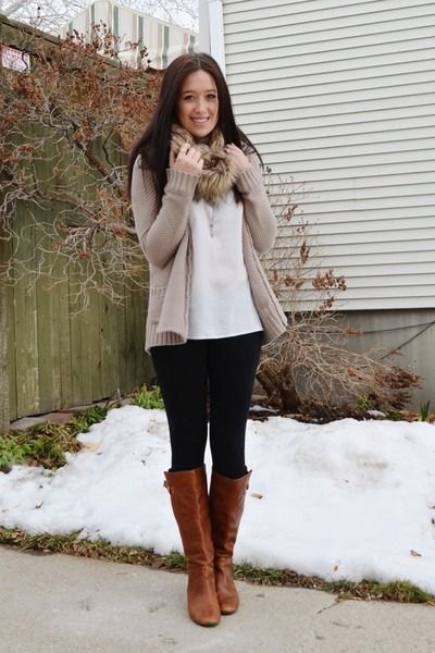 tan cardigan with white blouse with faux fur scarf