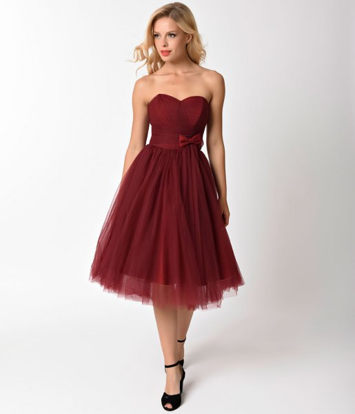 Strapless chiffon dress with a sweetheart neckline and pleats