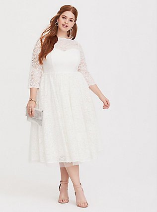 Three-quarter sleeves plus white lace midi dress