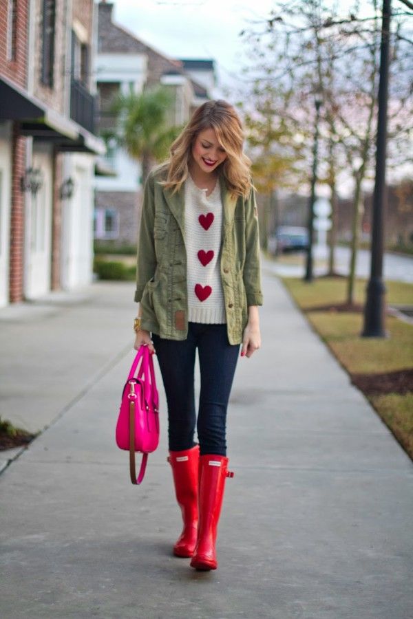 gray rain boots with skinny jeans