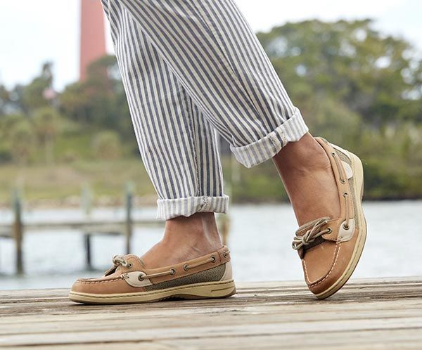Boat shoes in 2020 |  Boat shoes outfit women, women boat shoes.