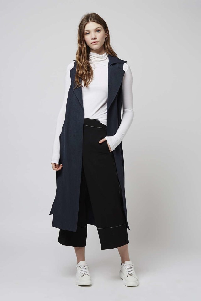 Longline sleeveless jacket outfit idea