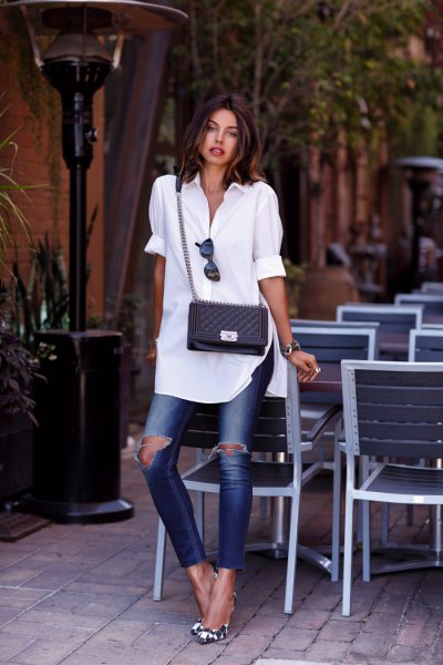 white tunic shirt with cuffs and ripped skinny jeans