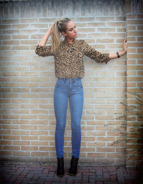 Leopard print shirt and high waisted blue skinny jeans
