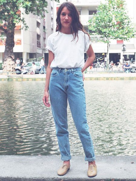 white t-shirt with high waist blue vintage jeans