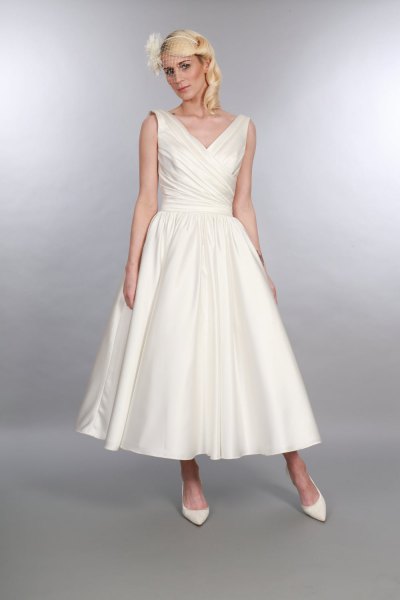 White V-neck 1950s style maxi swing dress