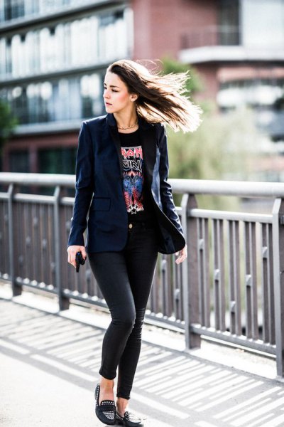 Navy blazer with black printed t-shirt and slippers