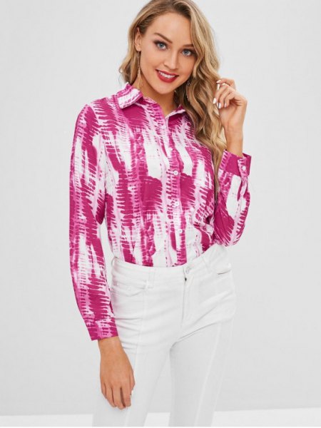 pink and white long-sleeved shirt with buttons and skinny jeans