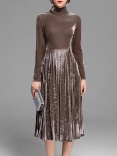 long-sleeved pleated dress in gray silk with a stand-up collar