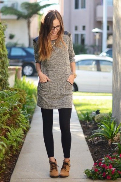 mottled gray tunic top with half sleeves and black leggings