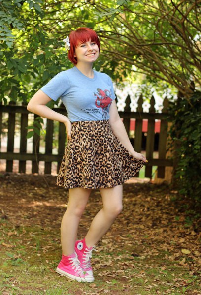 Pink graphic t-shirt with a leopard print mini skirt